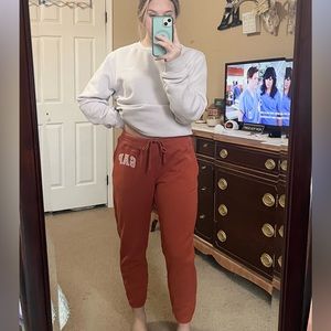 woman’s GAP joggers